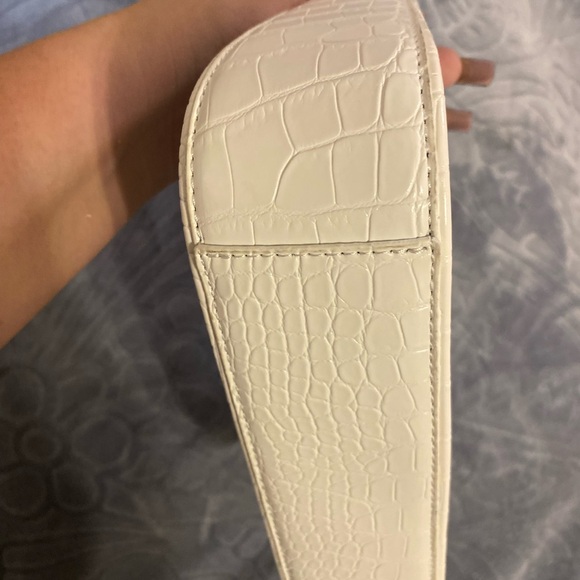 Fashion White ParisLe 5 a 7 Croc Embossed Shoulder Bag with Gold Mono Accents - Picture 6 of 11